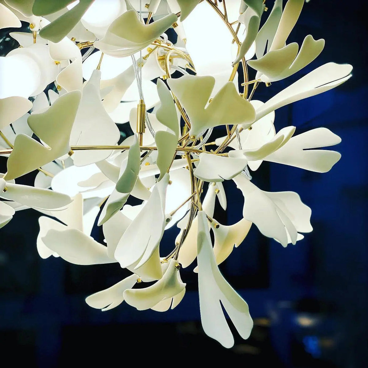 Lustre Floral Doré en Céramique