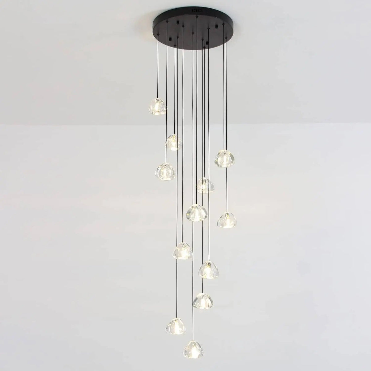 Lustre Cascade LED Noir et Cristal pour Escalier