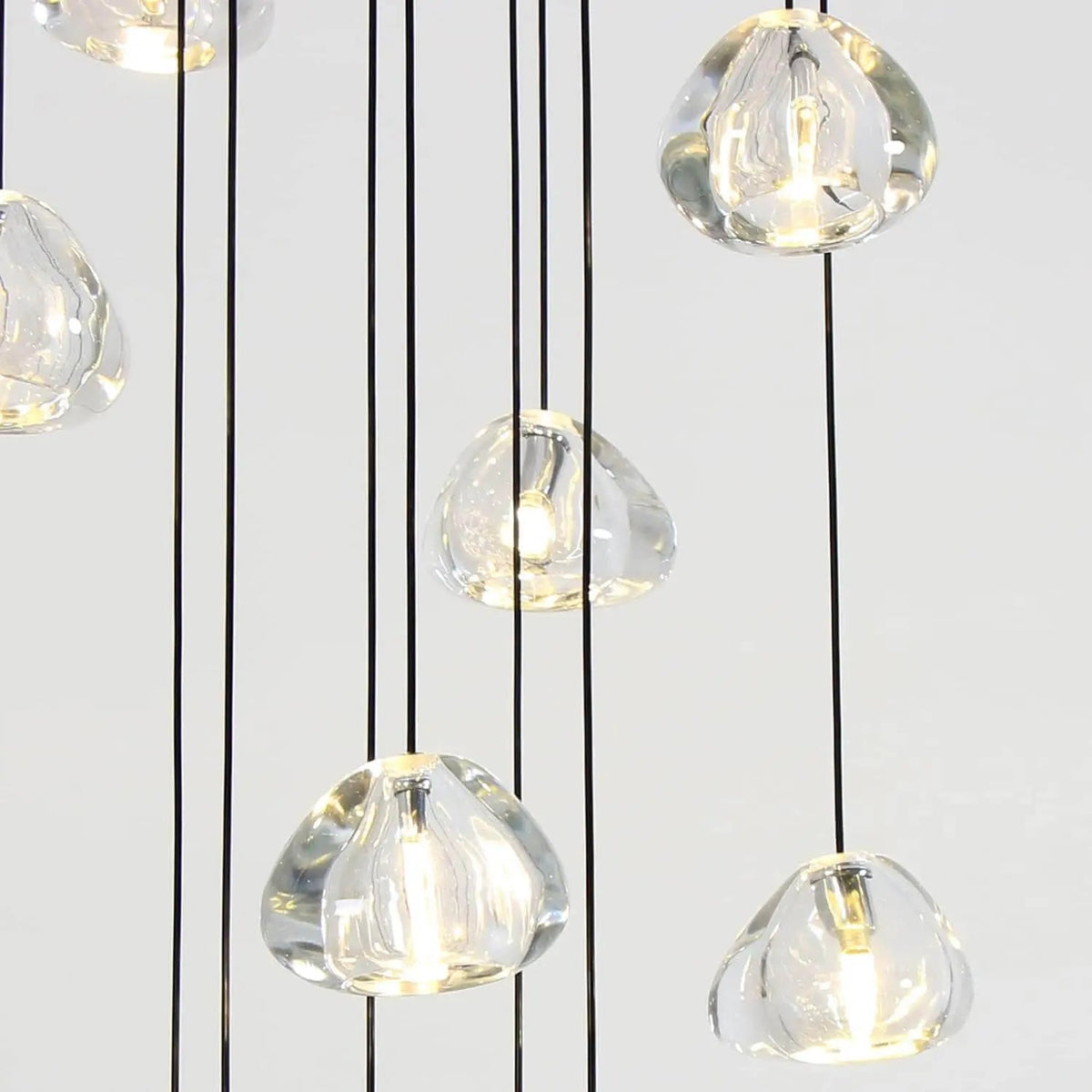 Lustre Cascade LED Noir et Cristal pour Escalier